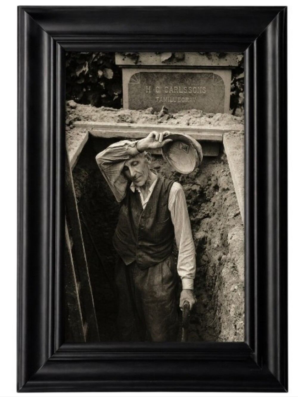 Man Digging Grave Oddity Weird Creepy Horror Oddity Decorations Cemetery Decor